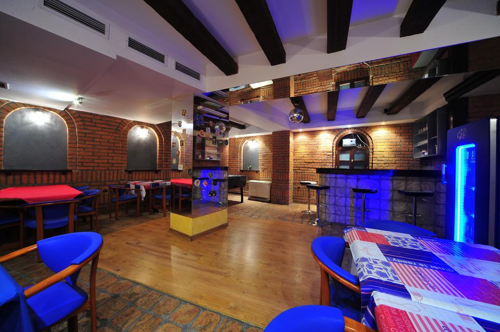 Hostel Bed N Beer ベオグラード エクステリア 写真
